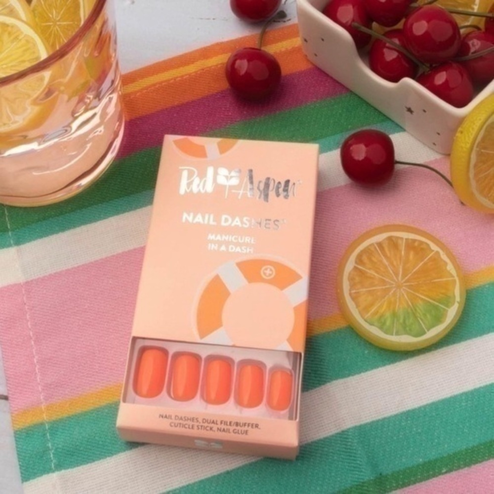 New Red Aspen press on nails: It's Summer Somewhere nib